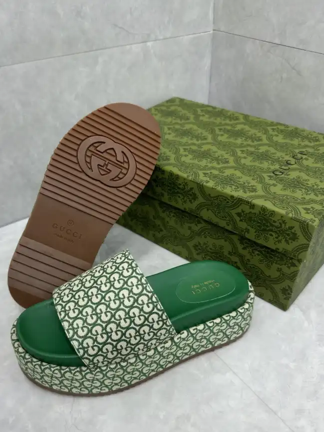 hype Gucci Slippers