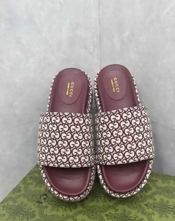 hype Gucci Slippers