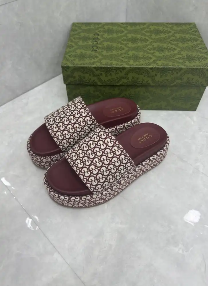 hype Gucci Slippers