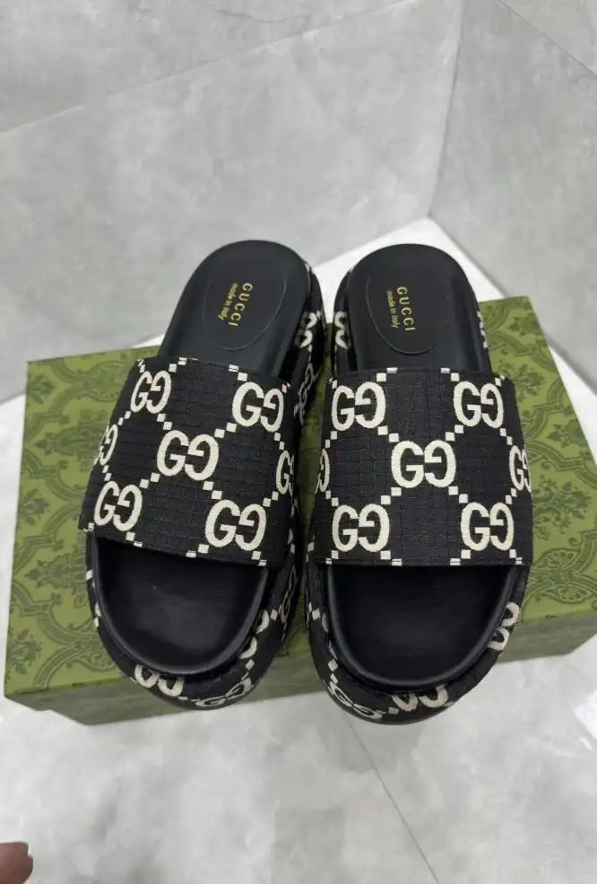 hype Gucci Slippers