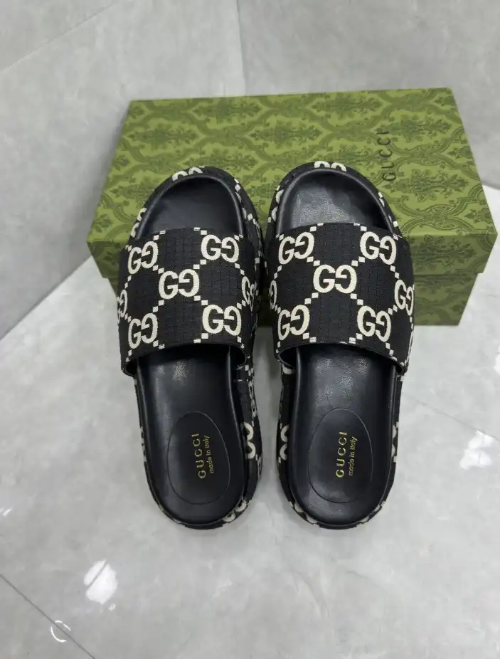 hype Gucci Slippers