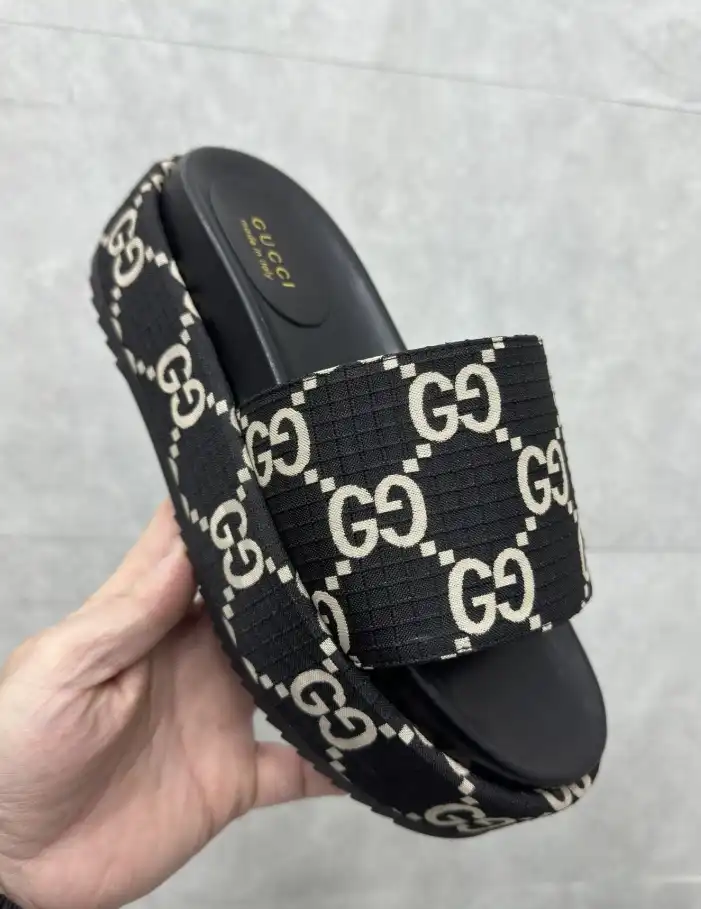 hype Gucci Slippers