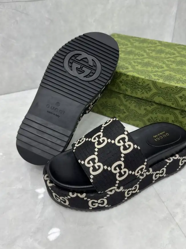 hype Gucci Slippers