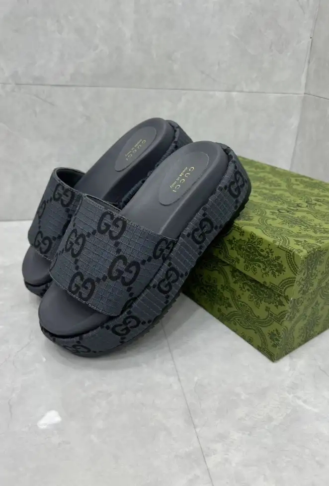 hype Gucci Slippers