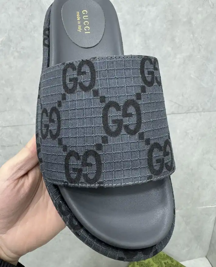 hype Gucci Slippers