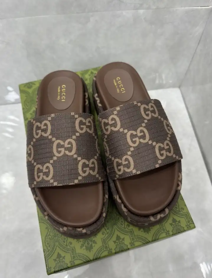 hype Gucci Slippers