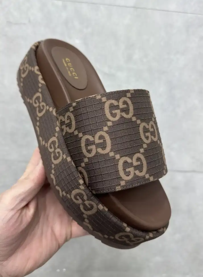 hype Gucci Slippers