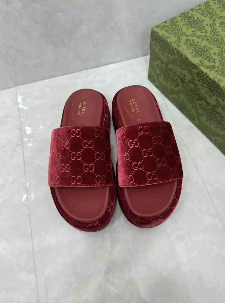 hype Gucci Slippers