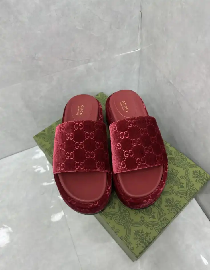 hype Gucci Slippers