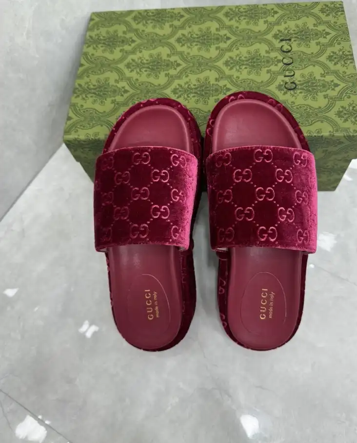 hype Gucci Slippers