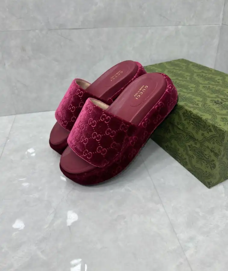 hype Gucci Slippers