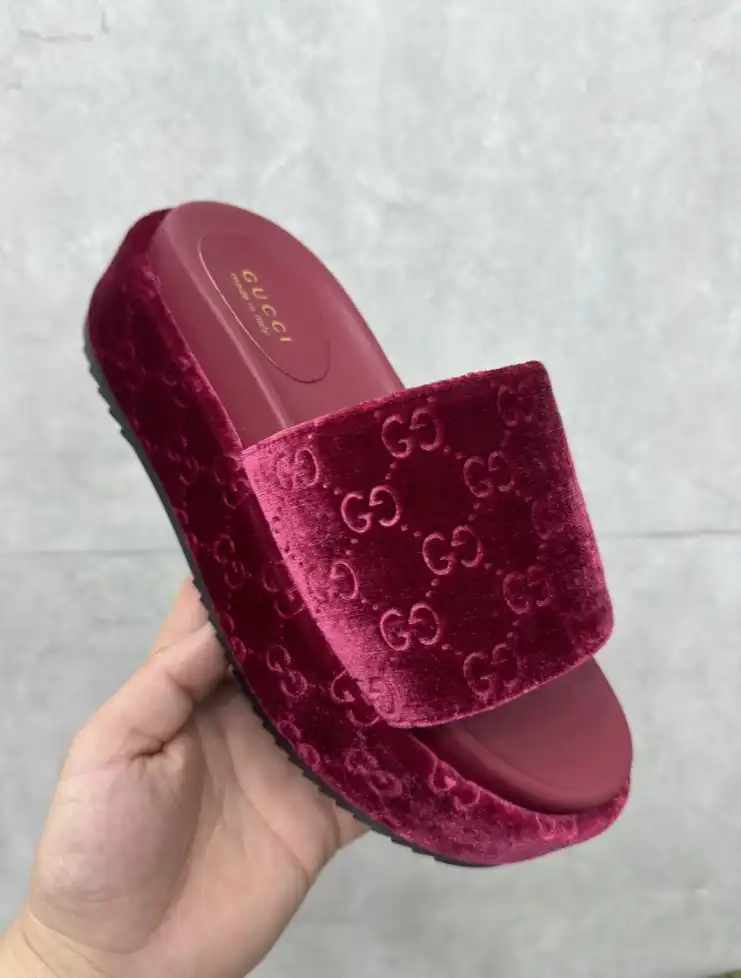 hype Gucci Slippers