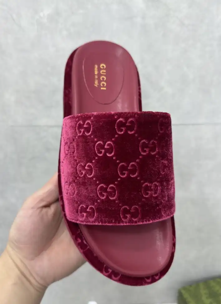 hype Gucci Slippers