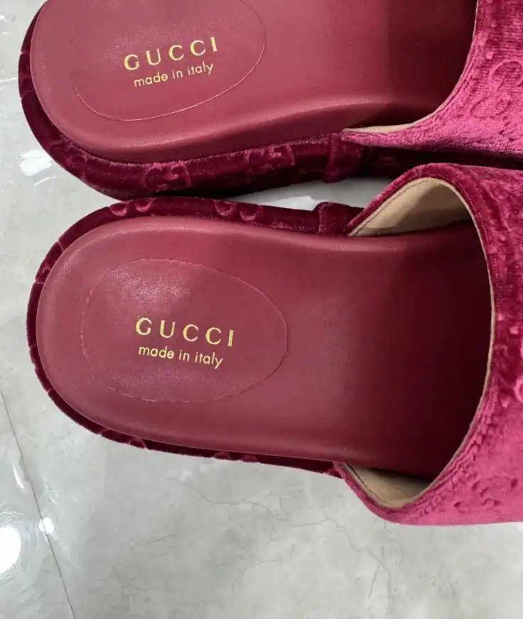 hype Gucci Slippers