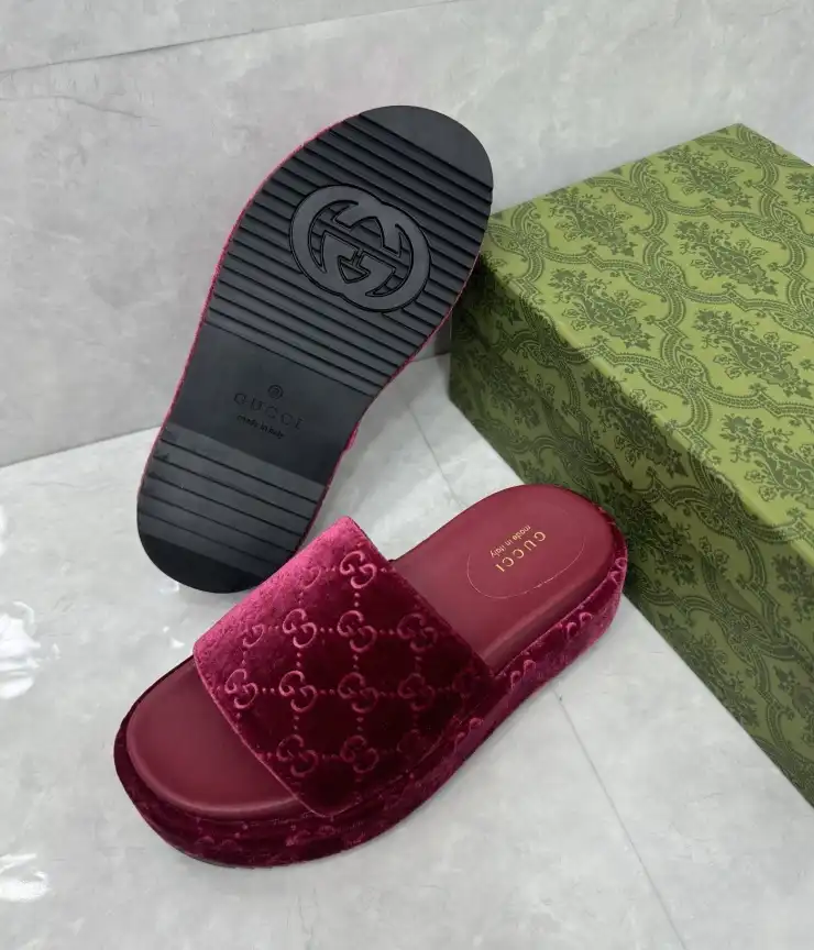 hype Gucci Slippers