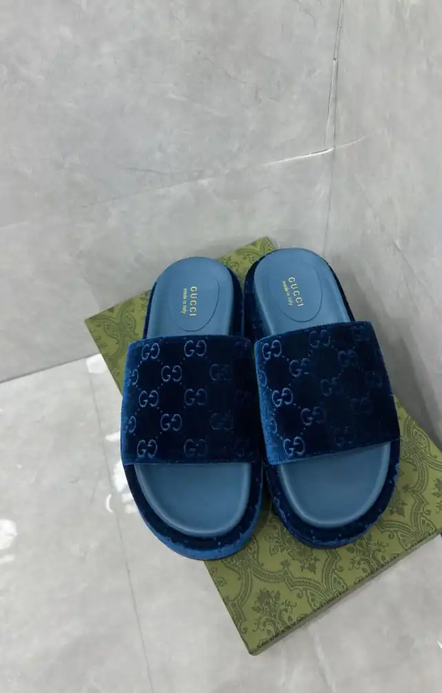 hype Gucci Slippers