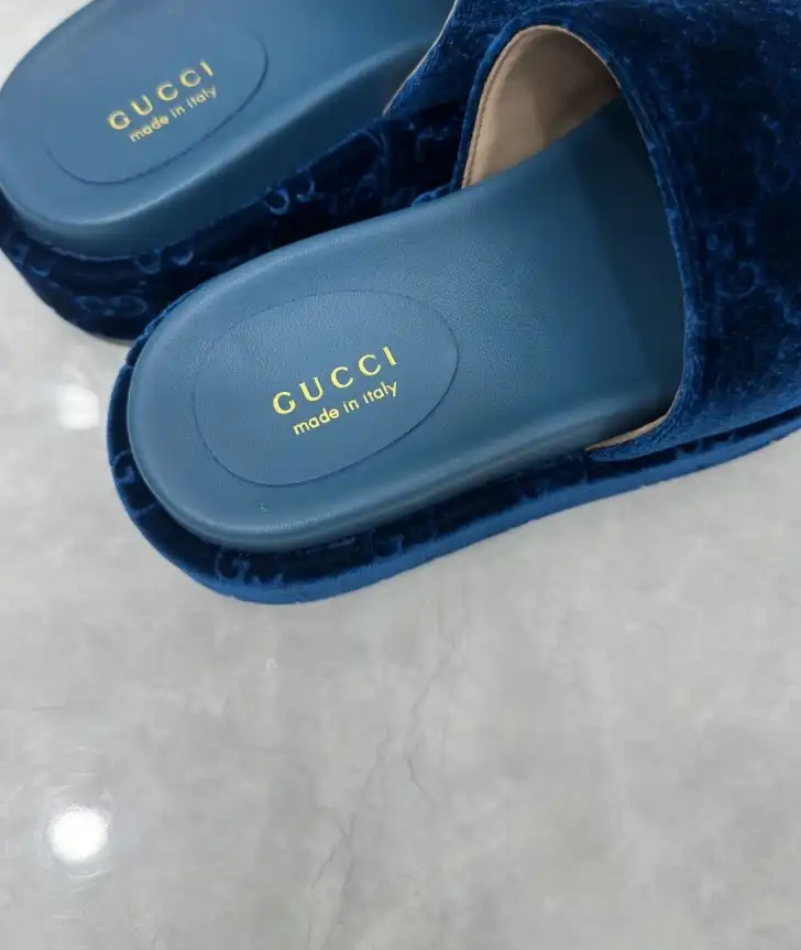 hype Gucci Slippers