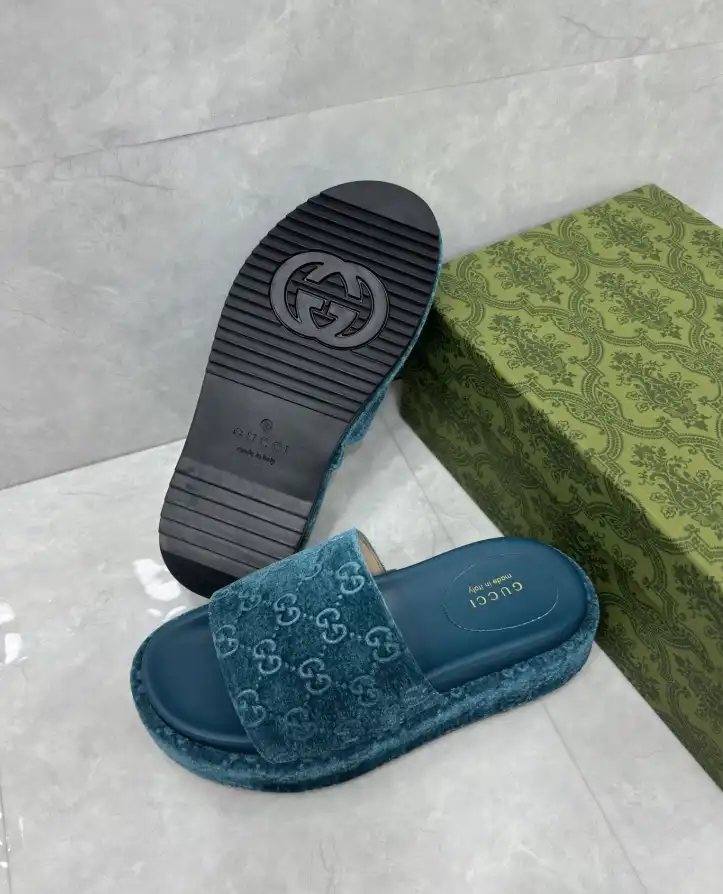 hype Gucci Slippers