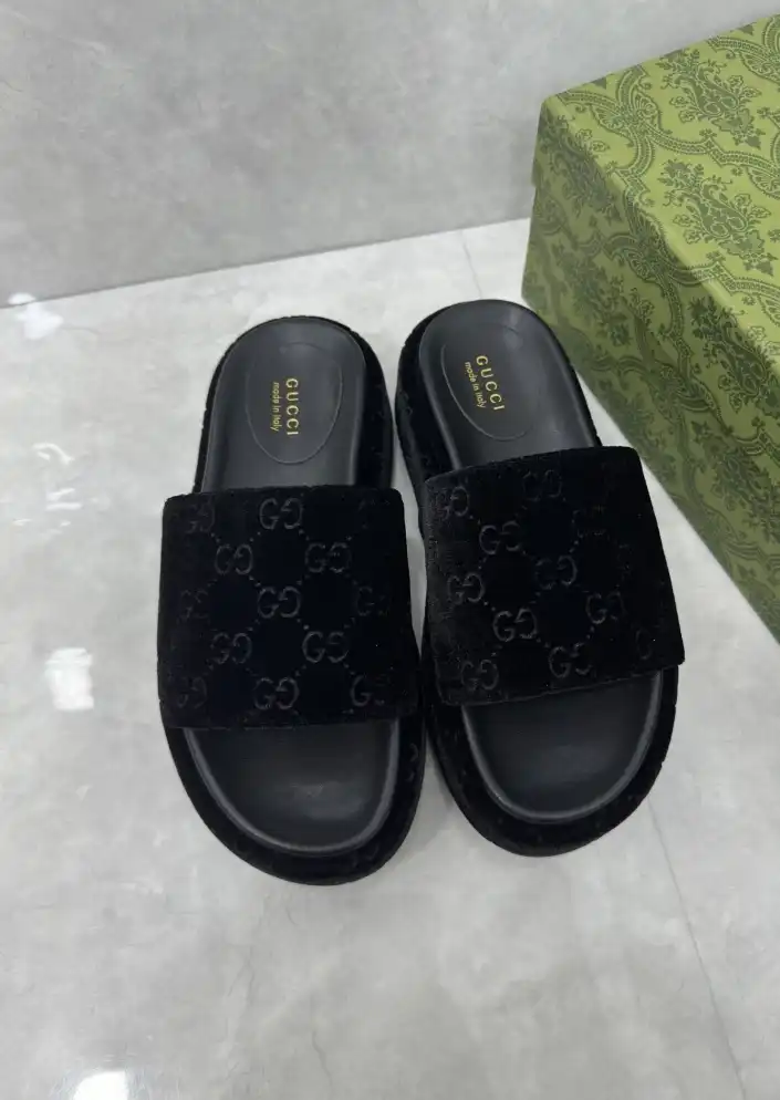 hype Gucci Slippers