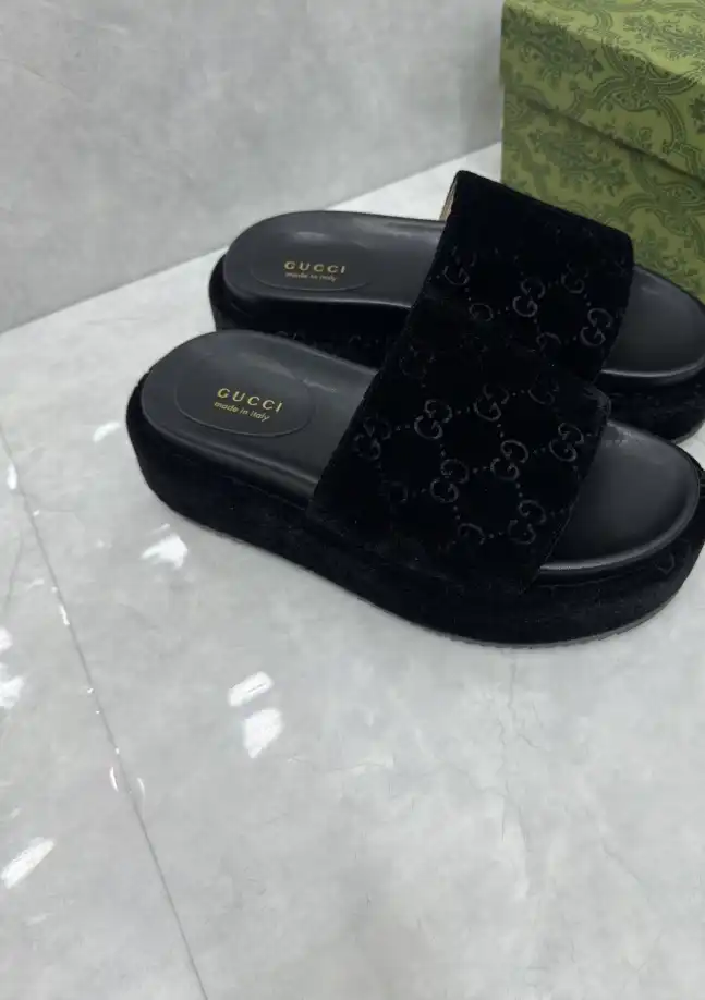 hype Gucci Slippers