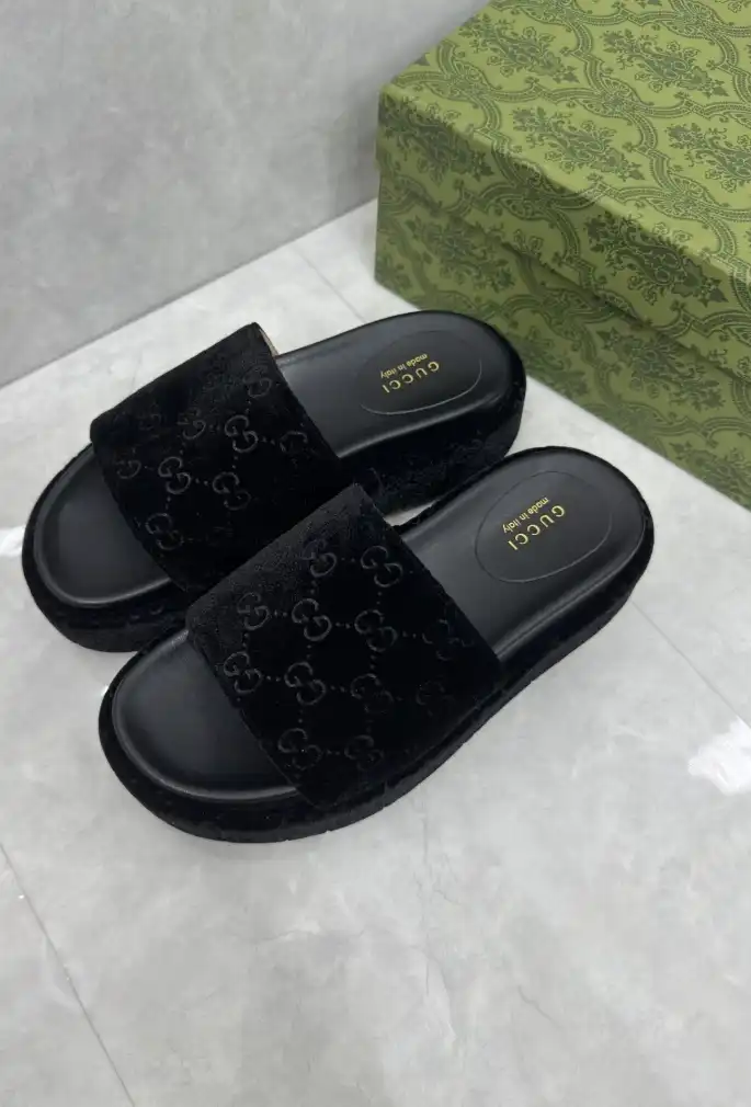 hype Gucci Slippers