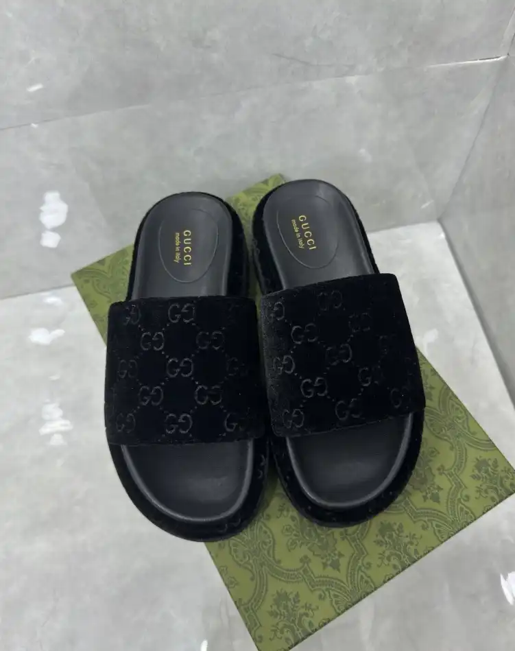 hype Gucci Slippers