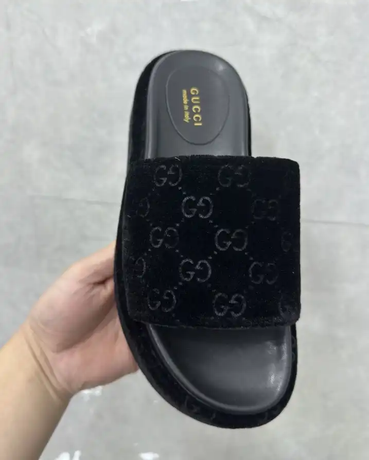 hype Gucci Slippers