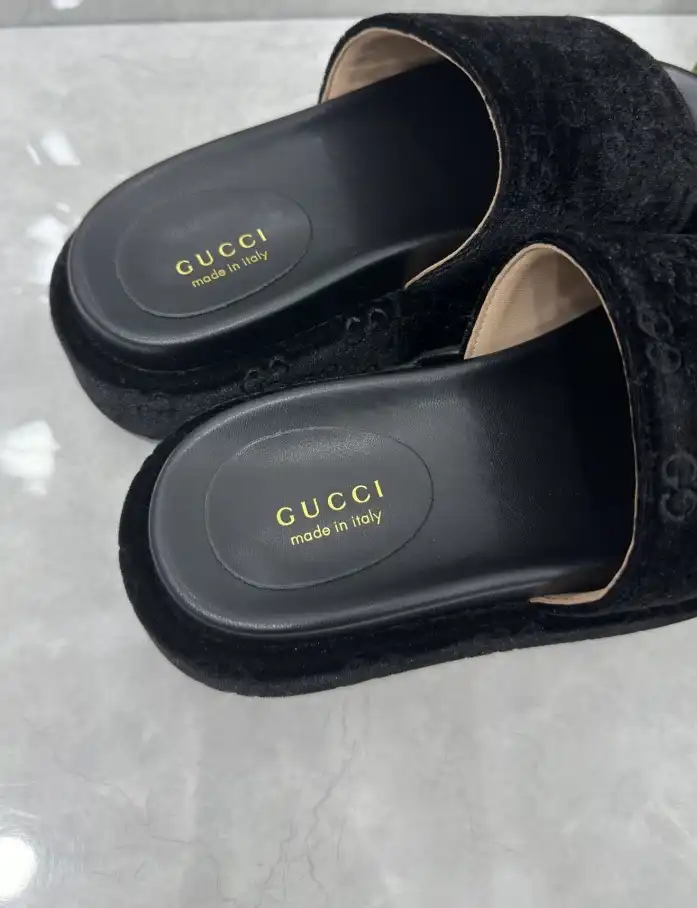 hype Gucci Slippers