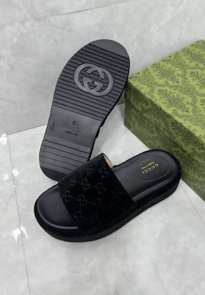 hype Gucci Slippers