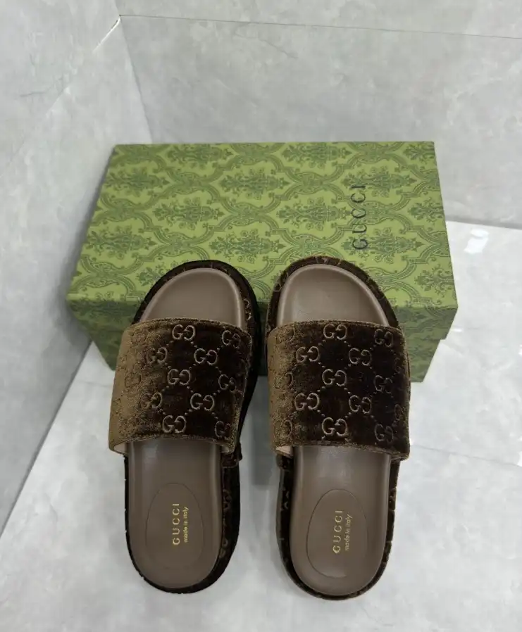 hype Gucci Slippers