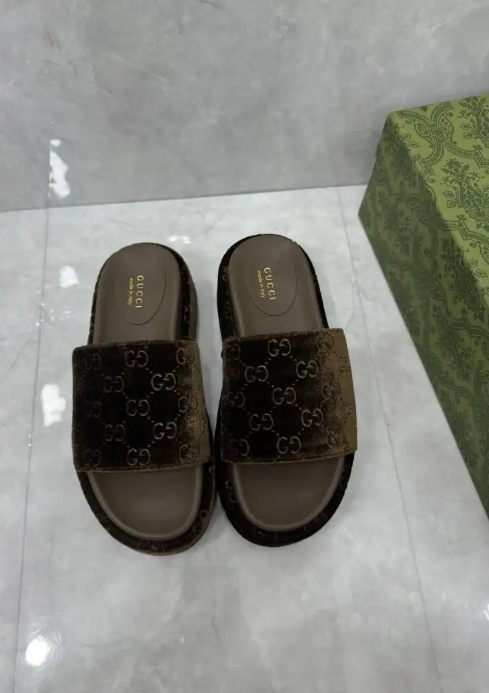 hype Gucci Slippers