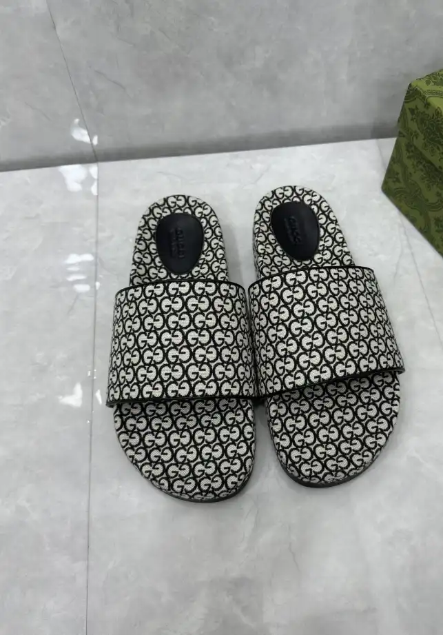 hype Gucci Slippers