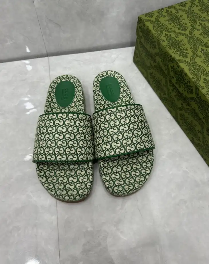 hype Gucci Slippers