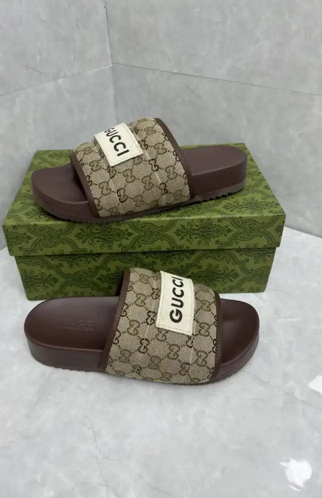 hype Gucci Slippers