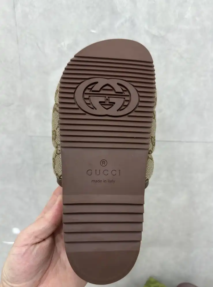 hype Gucci Slippers