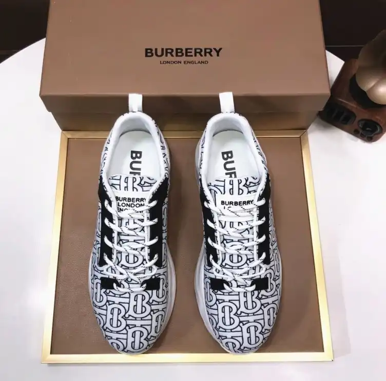 hype Burberry Sneakers