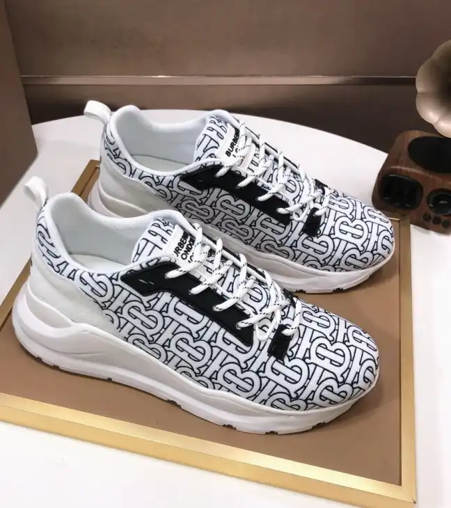 hype Burberry Sneakers