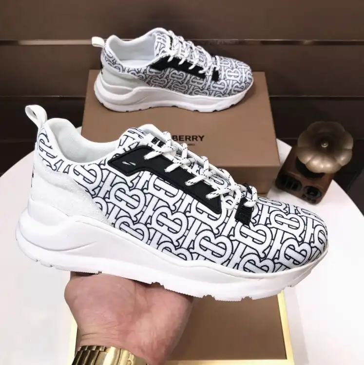 hype Burberry Sneakers