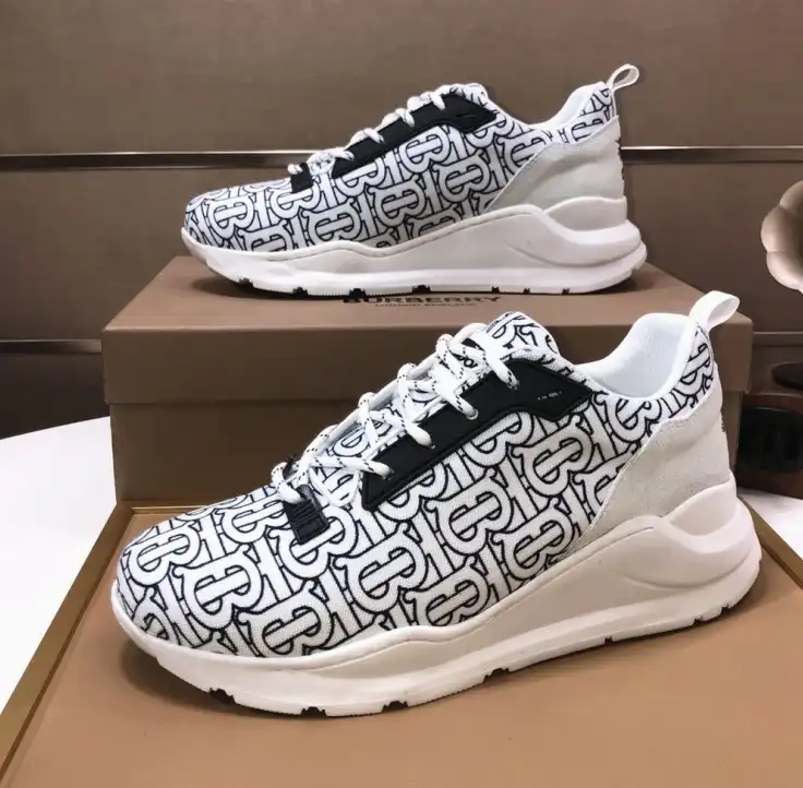 hype Burberry Sneakers