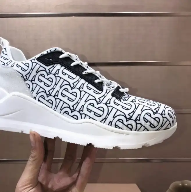 hype Burberry Sneakers