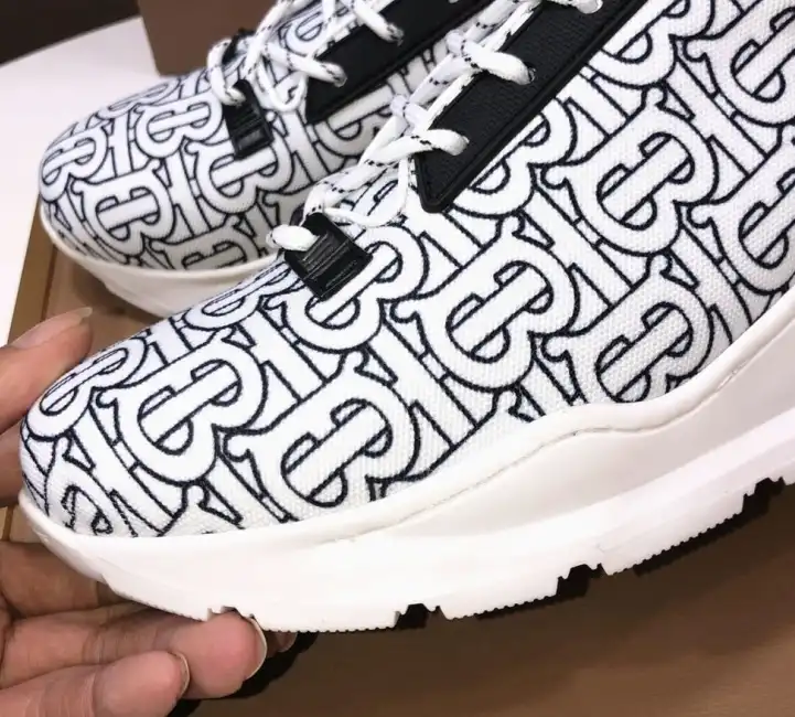 hype Burberry Sneakers