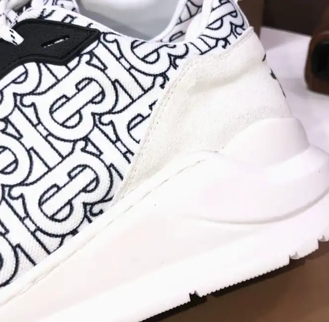 hype Burberry Sneakers