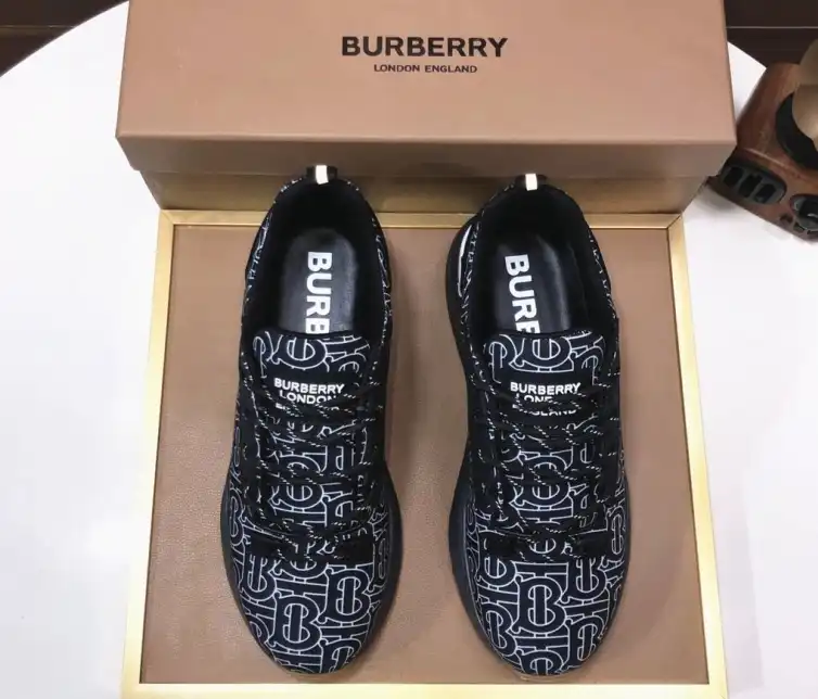 hype Burberry Sneakers