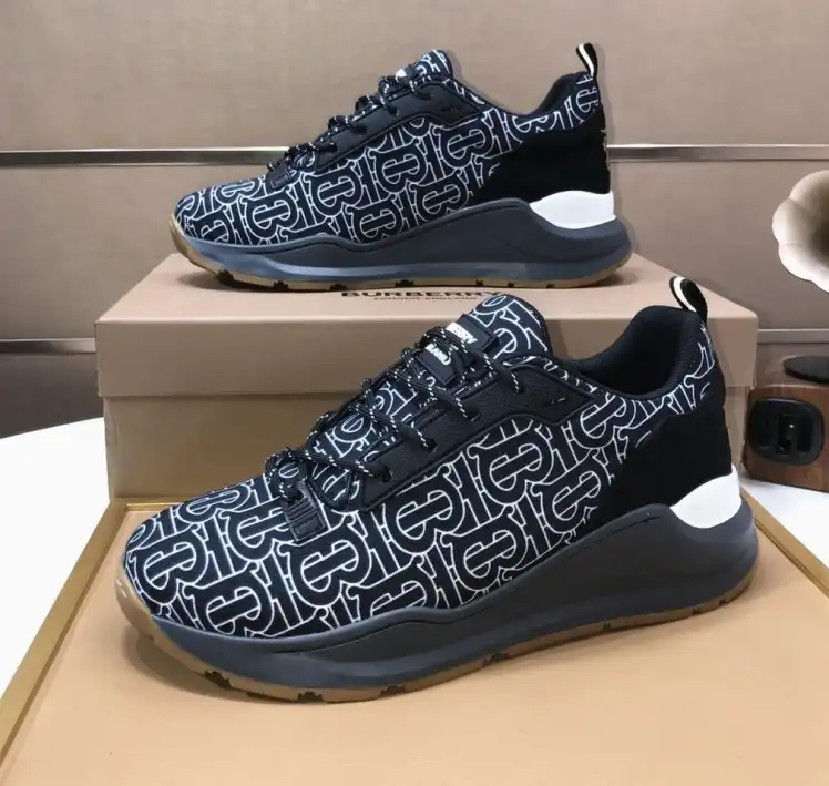 hype Burberry Sneakers