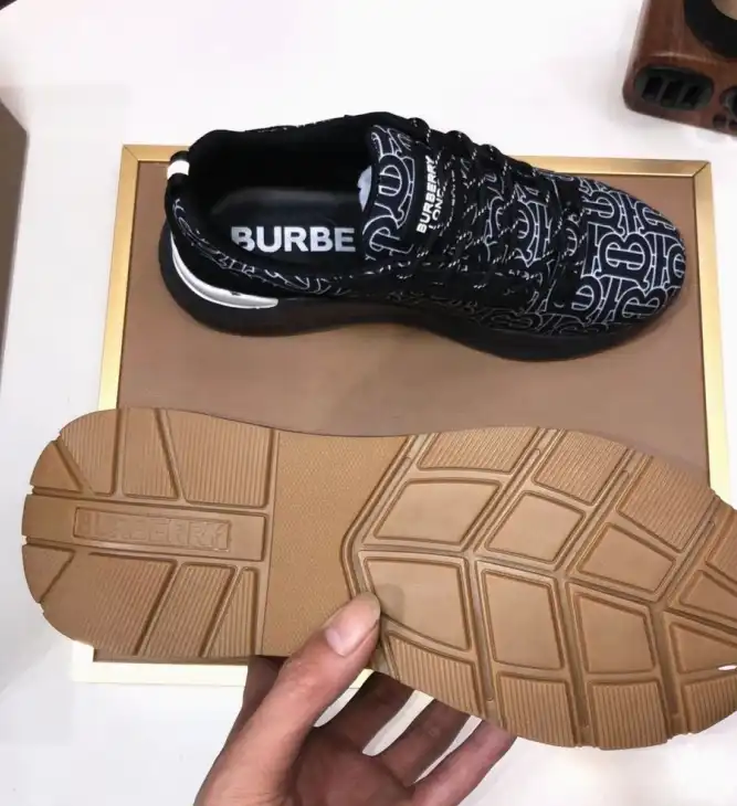 hype Burberry Sneakers