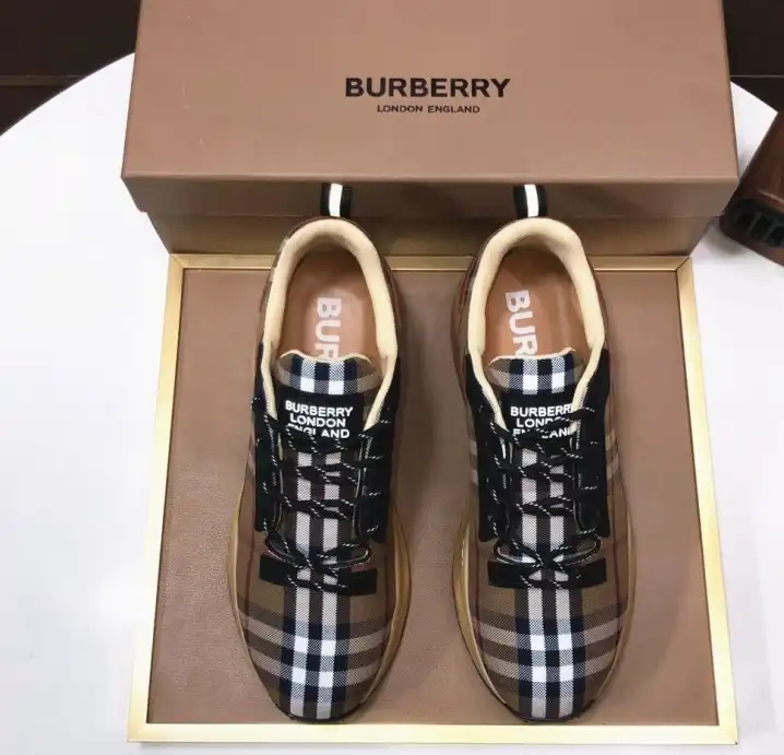 hype Burberry Sneakers