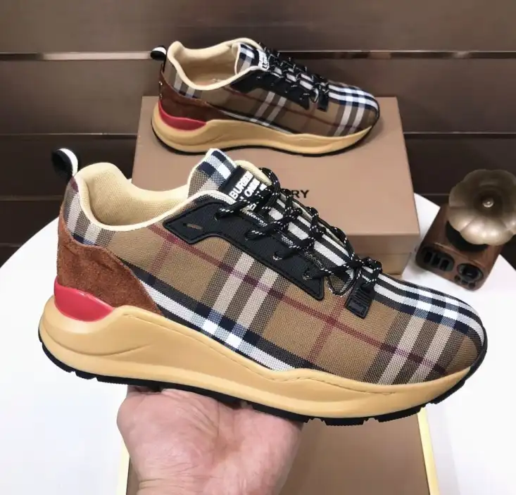 hype Burberry Sneakers