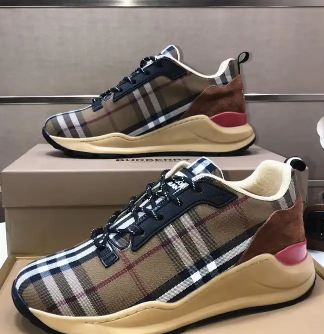 hype Burberry Sneakers