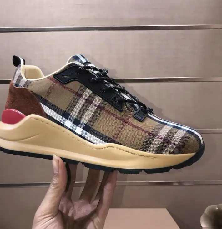 hype Burberry Sneakers