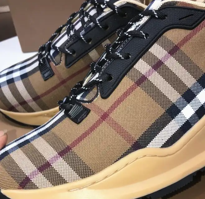 hype Burberry Sneakers